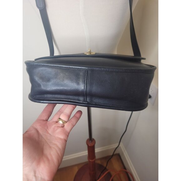 VTG Coach Leather Crossbody City Bag 9790 Adjustable Strap Turnlock Brass - Picture 10 of 11